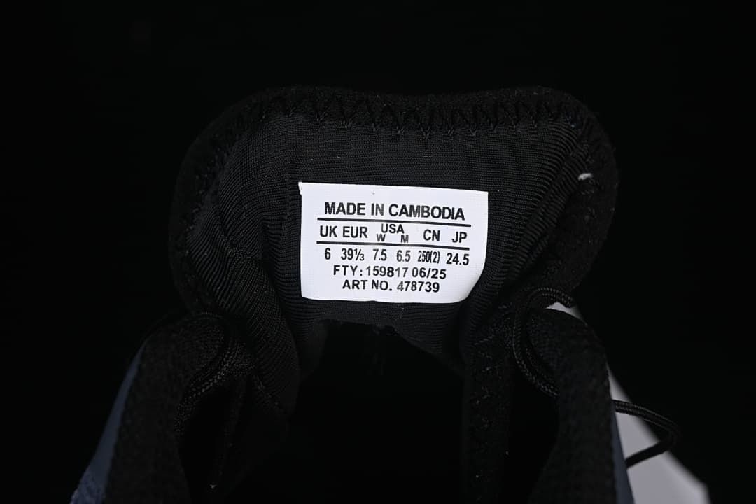 Tongue label showing shoe size and article number