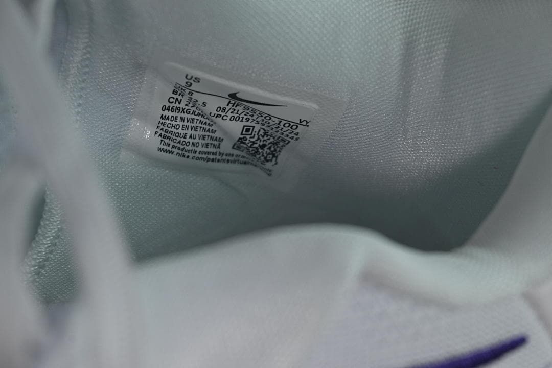 Inside shoe label showing US size 9 and style code HF9550-100
