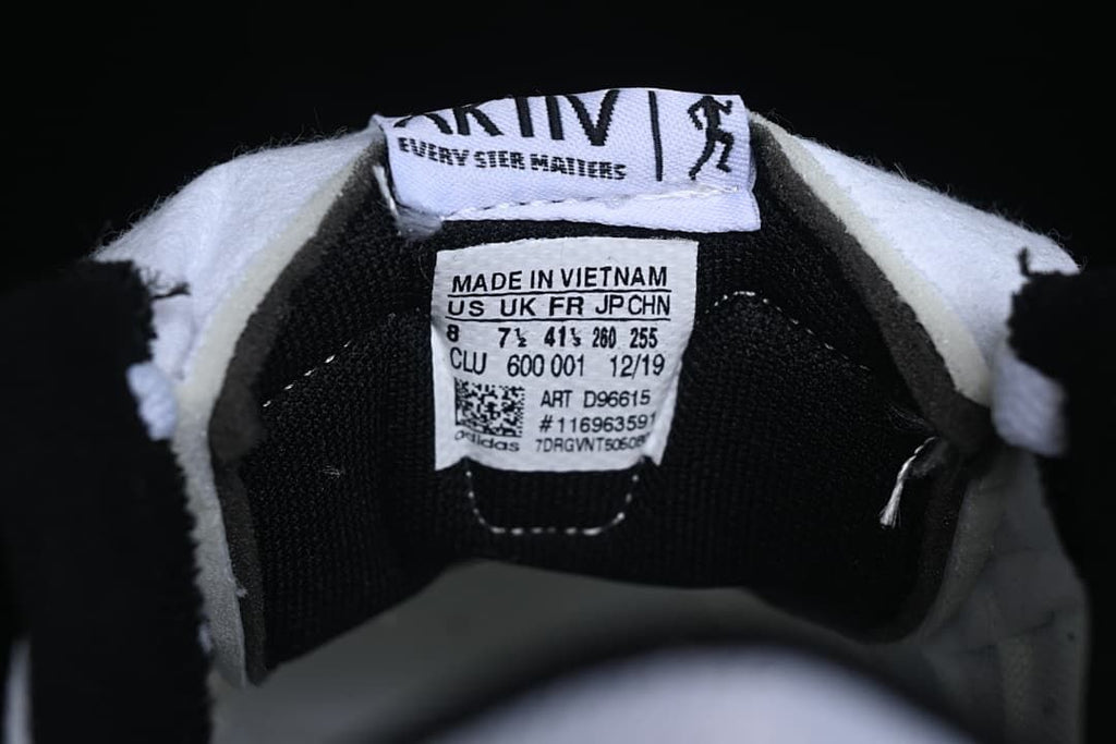 Inside shoe label showing size markings and article D96615