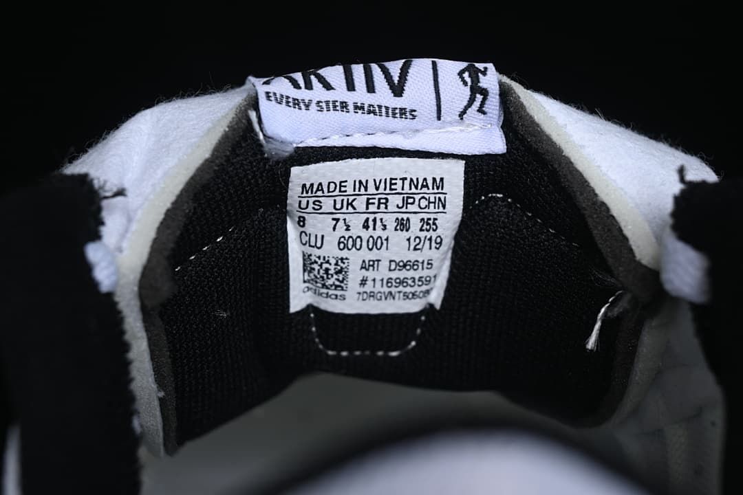Inside shoe label showing size markings and article D96615