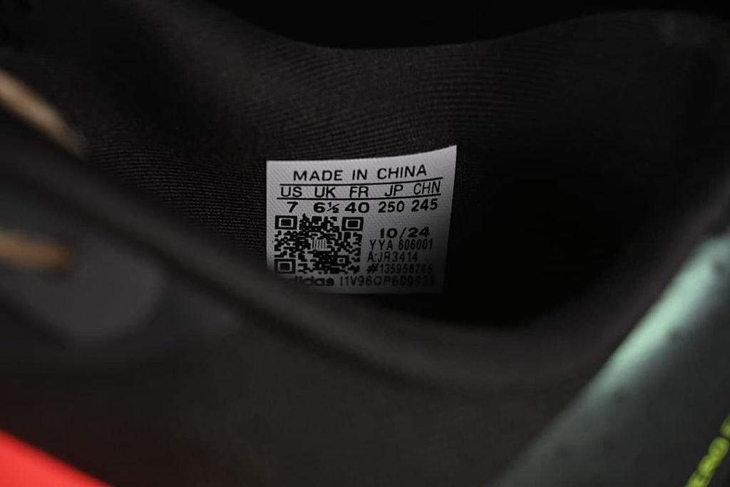 Interior size label showing US 7, UK 6½, FR 40, JP 250 and CHN 245
