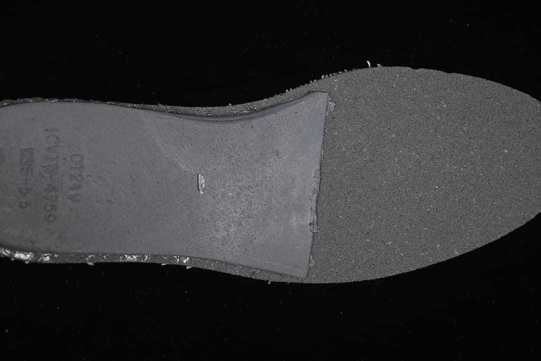 Close-up of the sneaker's gray footbed