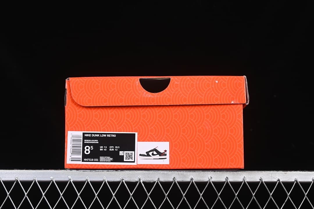 Orange shoe box with a label showing Nike Dunk Low Retro, EU 42, and style code HH7518-031
