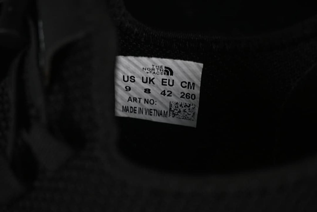 Inside size label showing US 9, UK 8, EU 42 and CM 260
