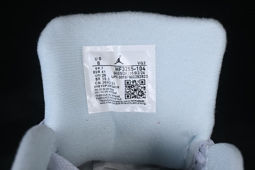 Tongue size label showing US 8 and EU 41 for style HF3255-104