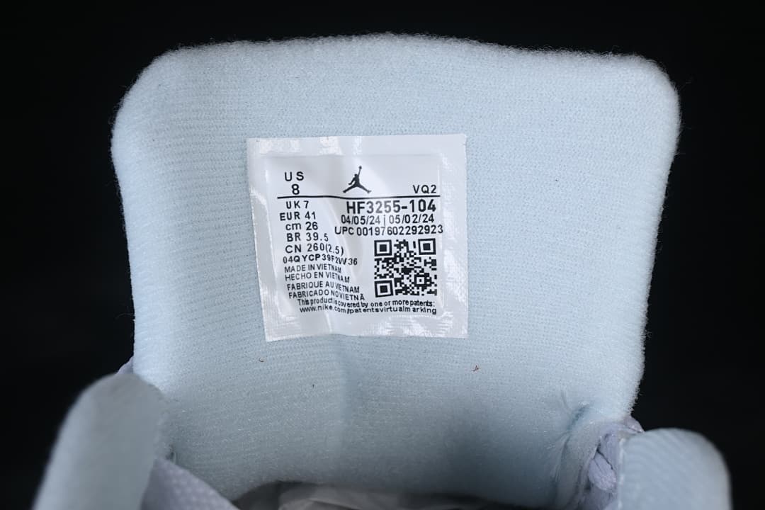 Tongue size label showing US 8 and EU 41 for style HF3255-104