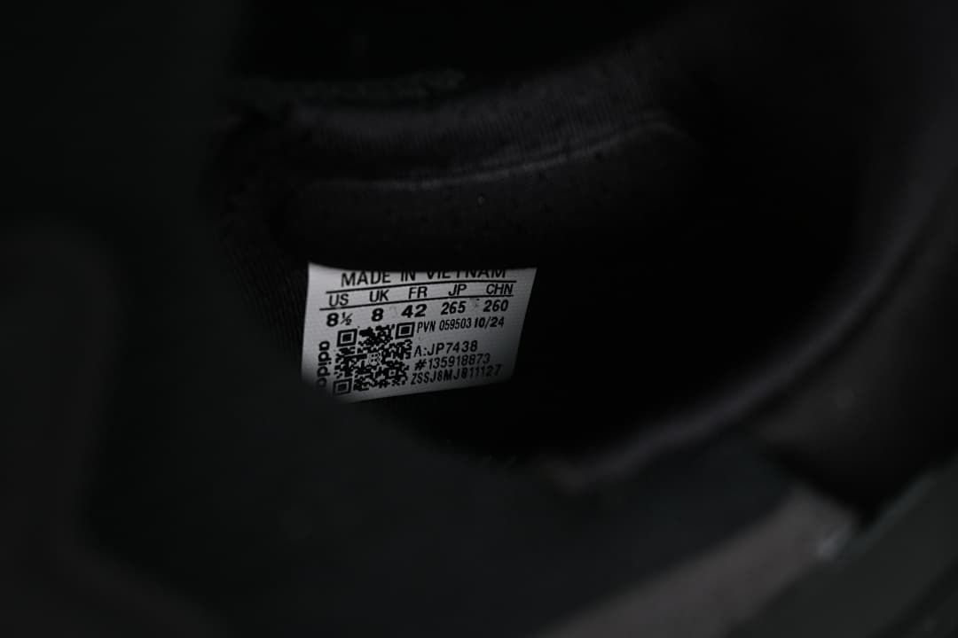 Inside shoe size label showing US 8.5, UK 8, EU 42, JP 265 and CHN 260