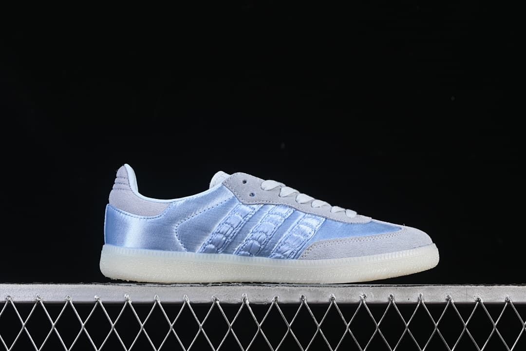 Side profile of the low-top shoe with blue stripes and gray overlays