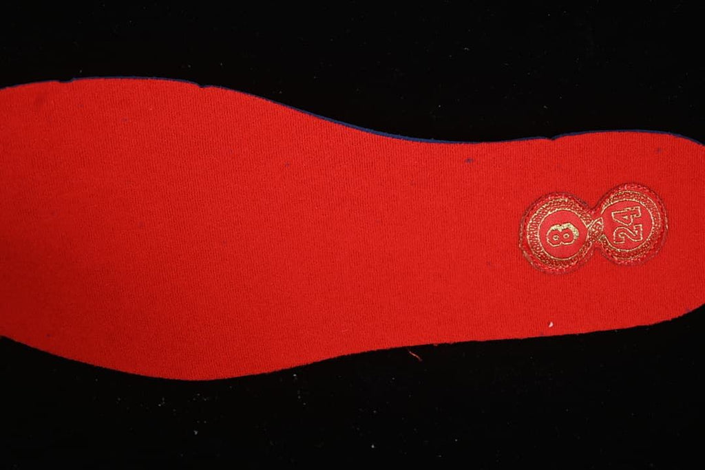 Red insole with an embroidered Kobe-themed emblem
