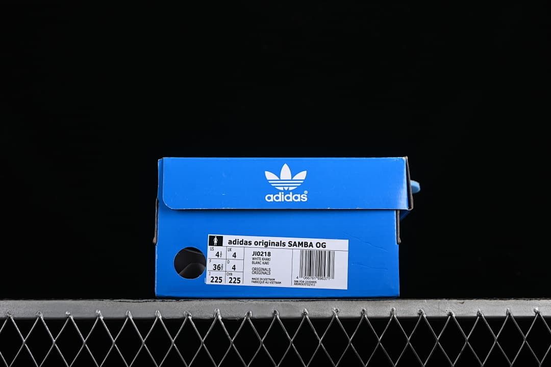 Blue shoe box label identifying the adidas Samba OG and style JI0218