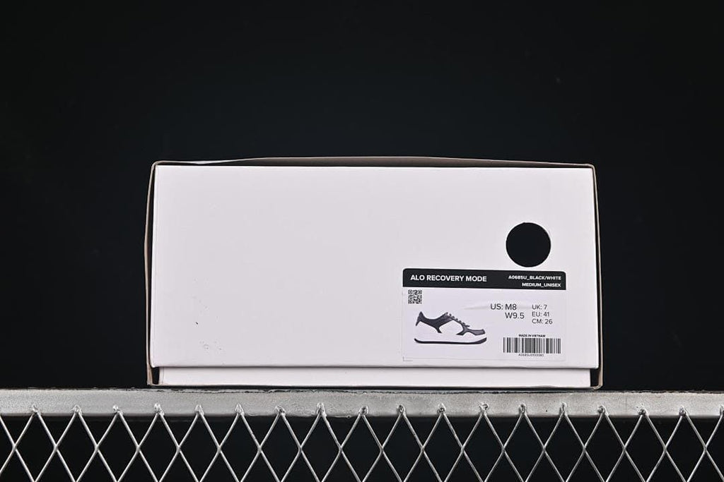 Shoebox label identifying Alo Recovery Mode in black and white, with sample size EU 41