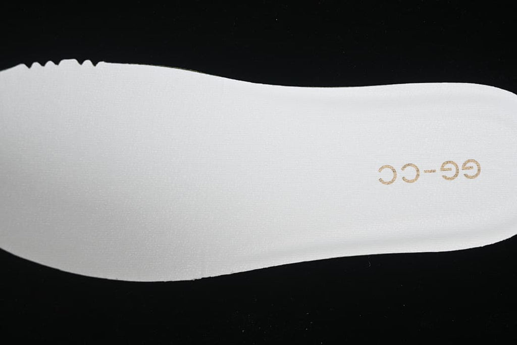 White insole with GG-CC lettering.