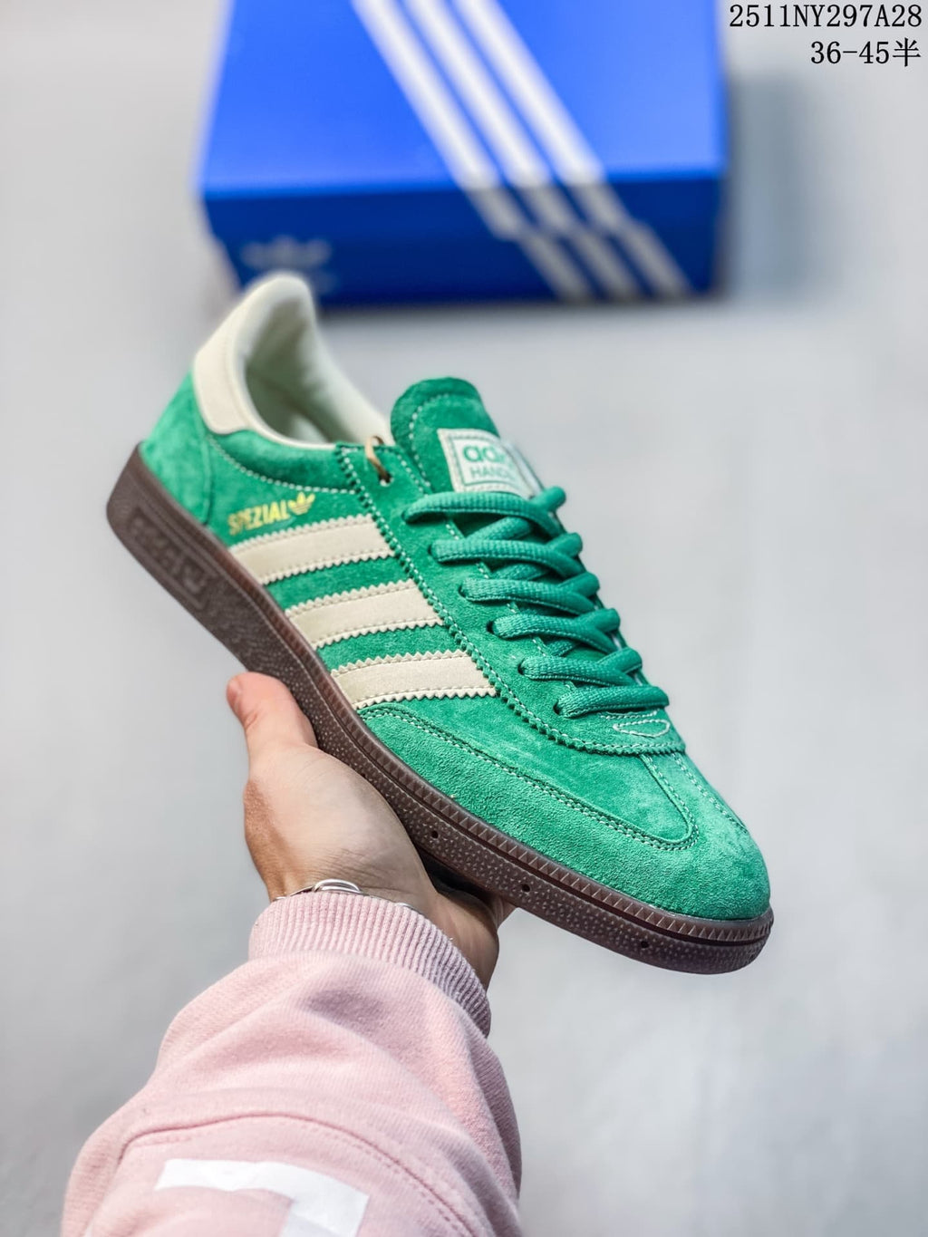 Green adidas Handball Spezial sneaker with cream stripes and a dark outsole