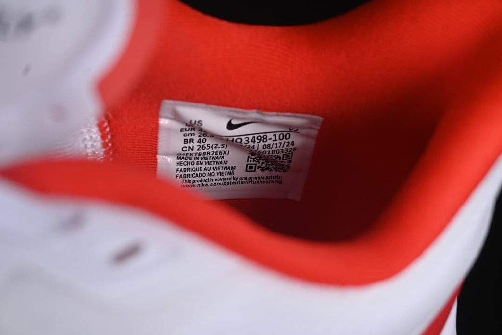 Inside size label showing style HQ3498-100 and sample size EU 40