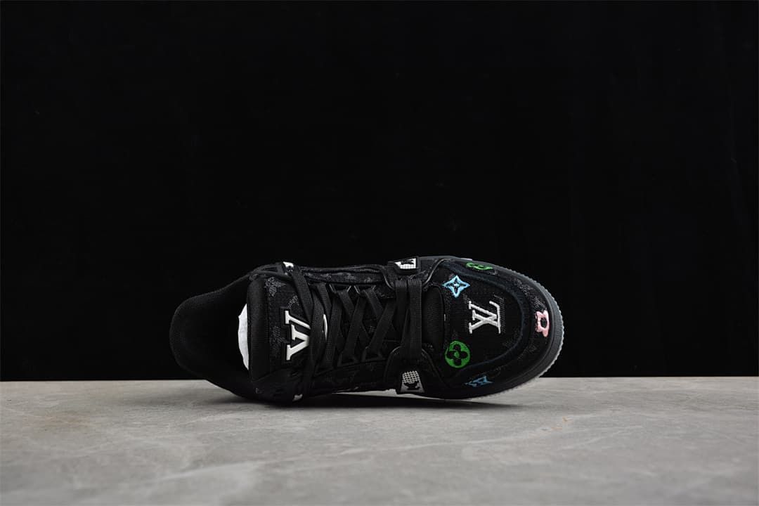 Top view of the black sneaker showing the laces and patterned upper