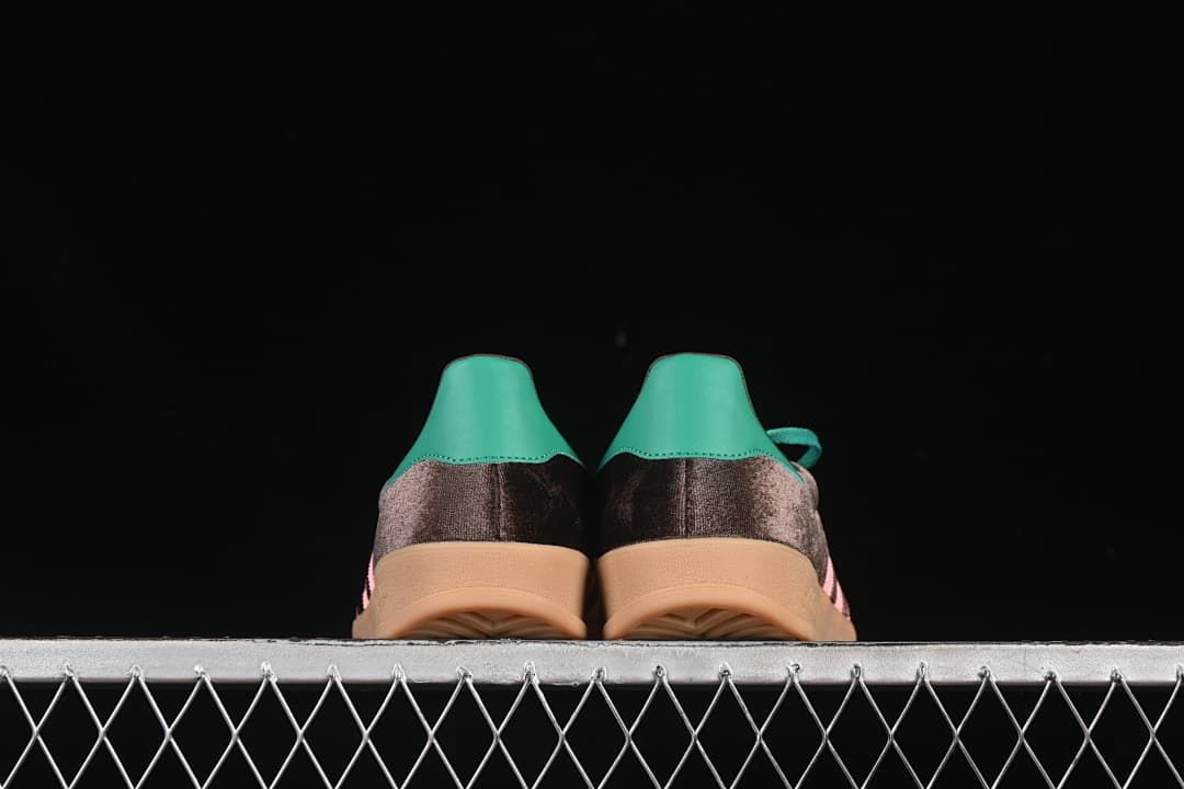 Rear view highlighting the teal heel tabs and gum-colored soles.