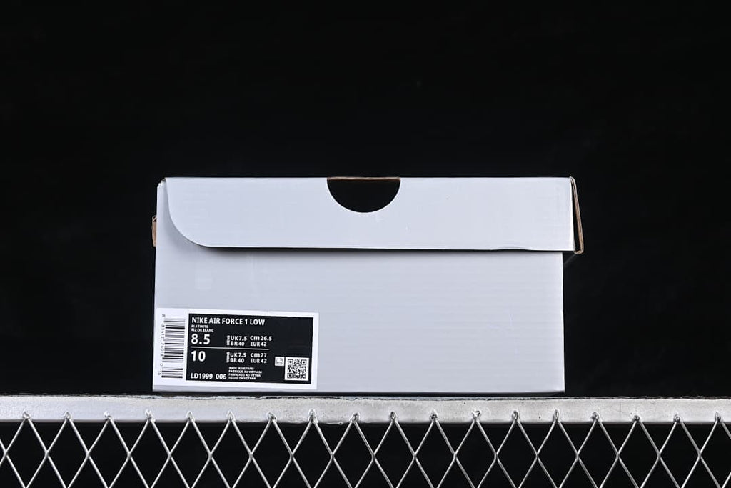 Shoe box label showing Nike Air Force 1 Low and sample size details