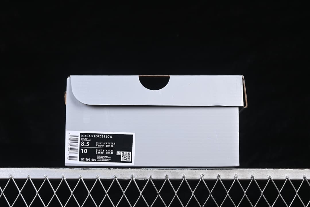 Shoe box label showing Nike Air Force 1 Low and sample size details