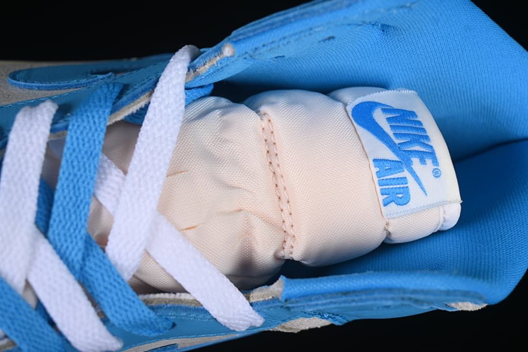 Close-up of the padded tongue and contrasting laces