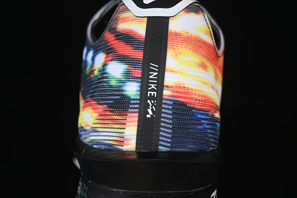 Rear view of the shoe with multicolor heel print and central black strip