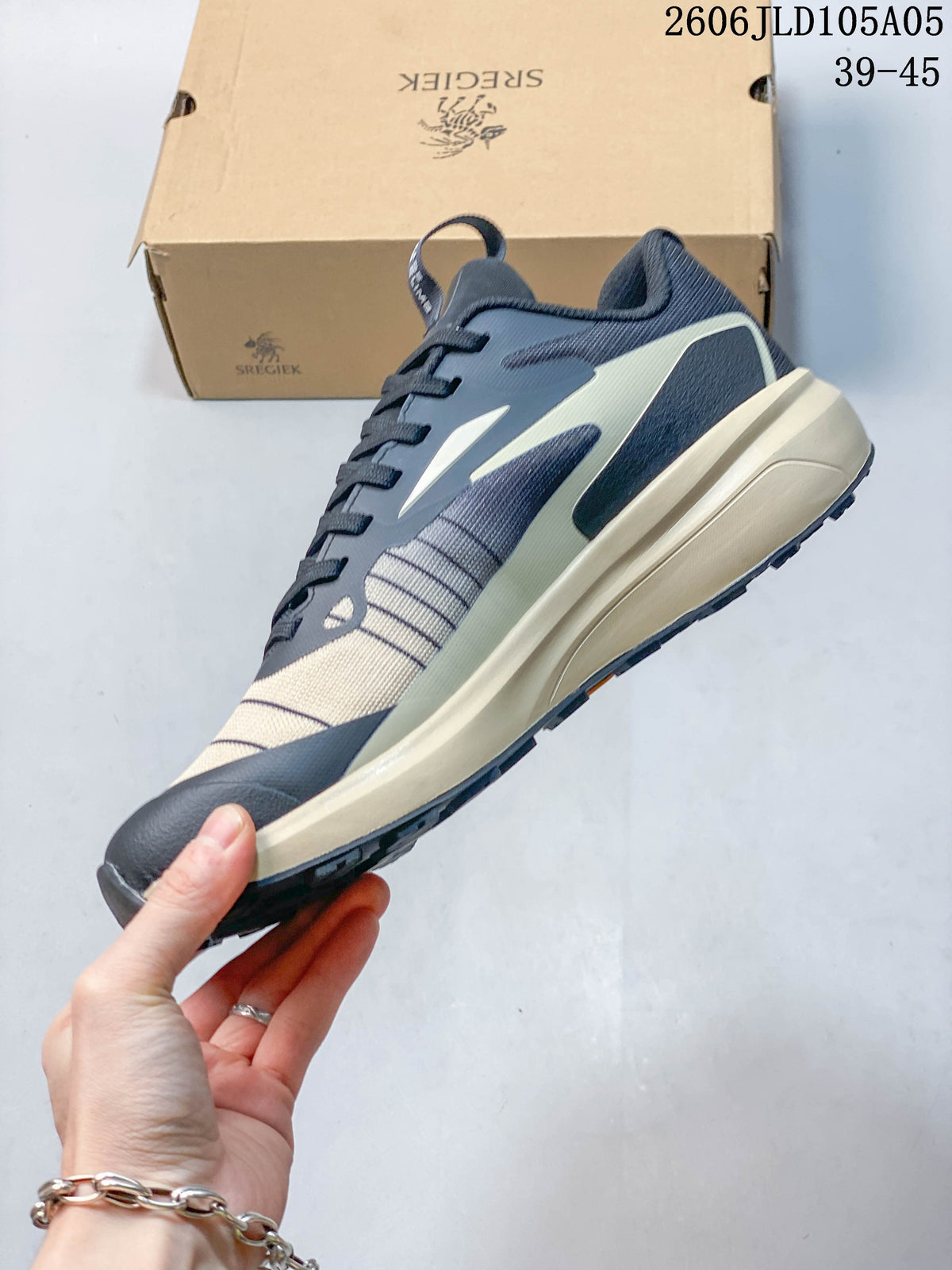 Side profile of a navy and beige SREGIEK Norvan 2556 GTX sneaker; image text shows sizes 39–45.