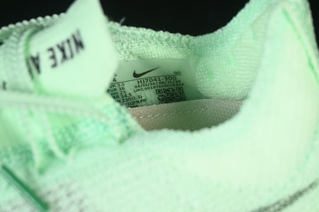 Close-up of the shoe's interior size label