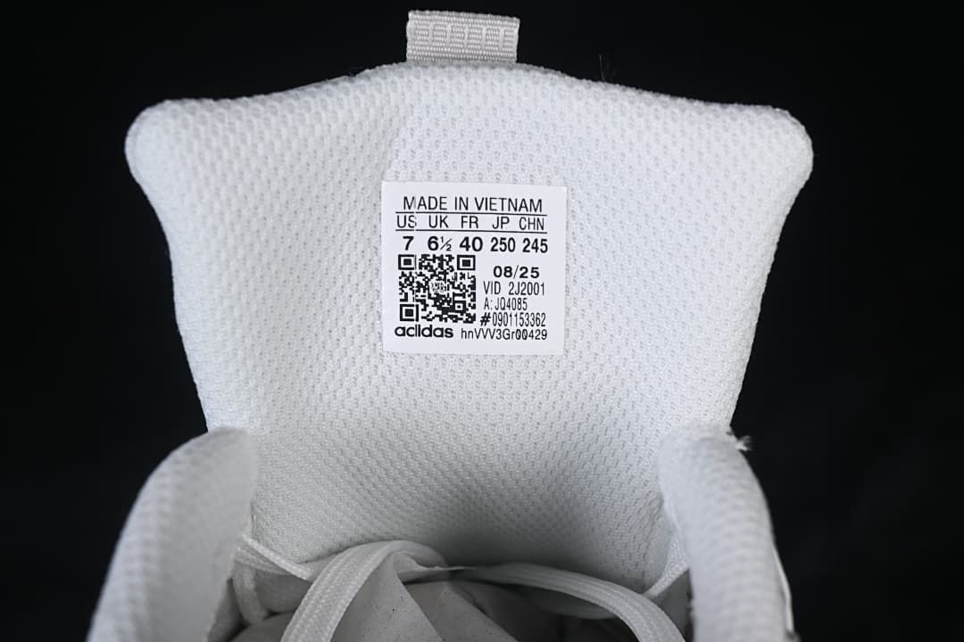 Tongue size label showing a photographed sample in US 7, UK 6.5, EU 40, JP 250 and CHN 245