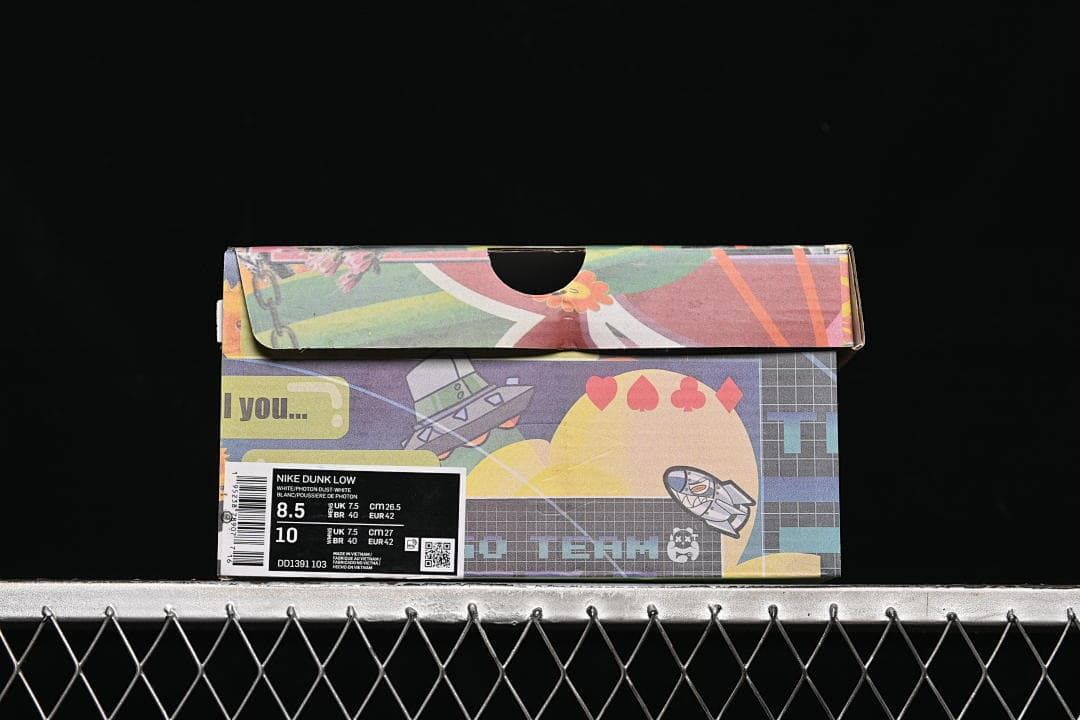 Sneaker box with size label showing EU 42 and style code DD1391-103