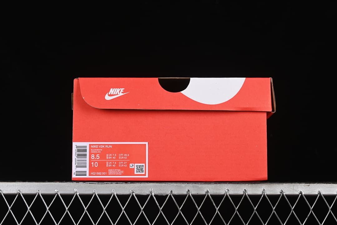 Nike V2K Run shoebox label displaying style code HQ1582-001 and size markings.