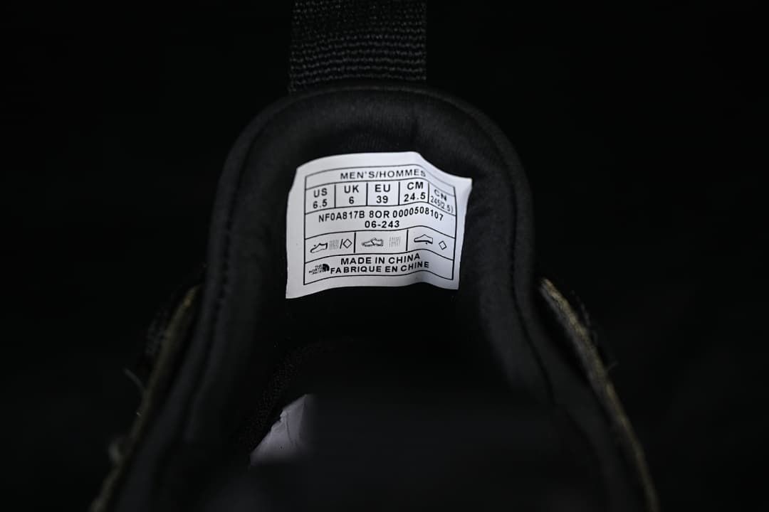 Men's shoe size label showing US 6.5, UK 6, EU 39, and CM 24.5
