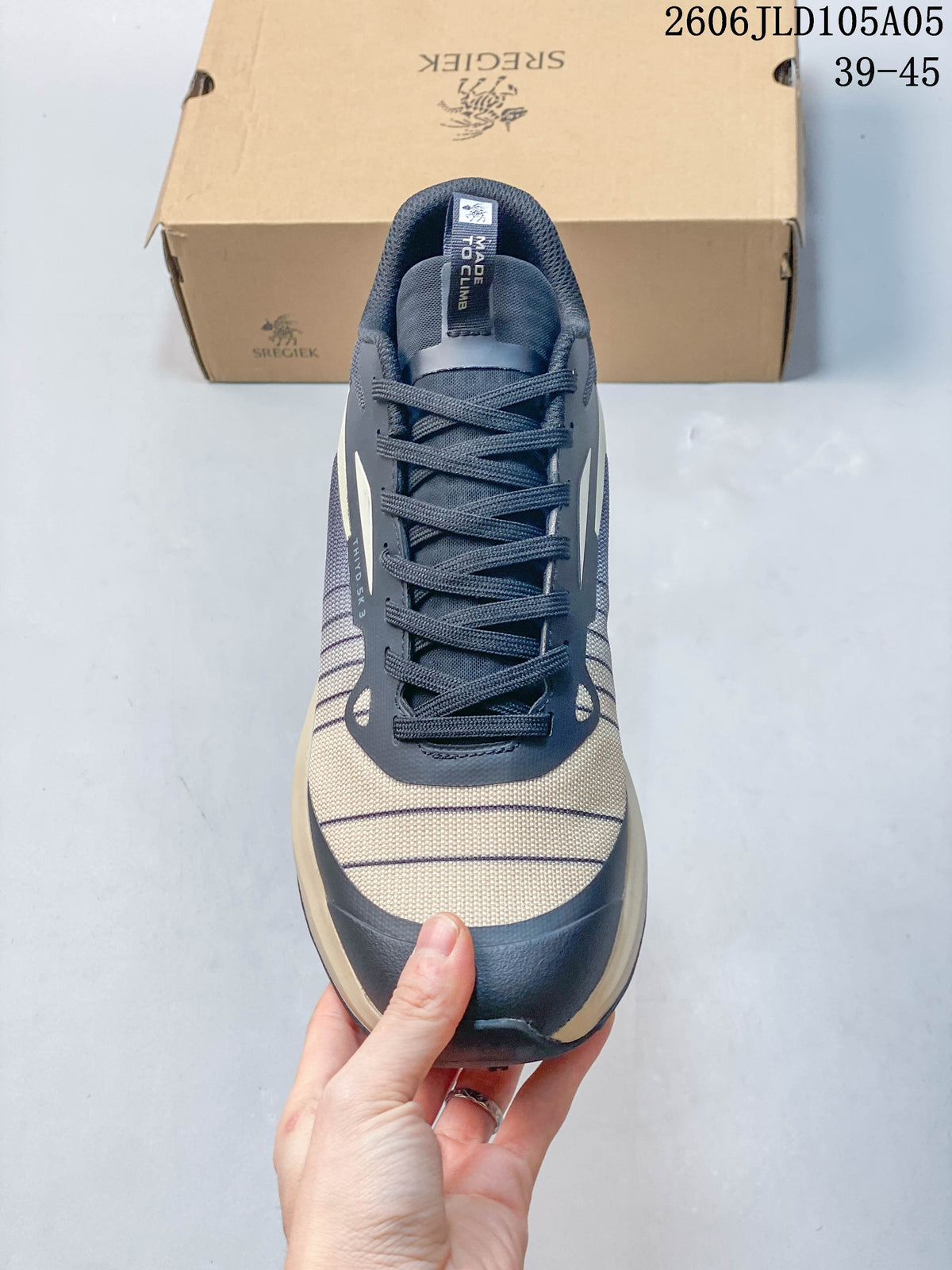 Front view of a SREGIEK Norvan 2556 GTX sneaker showing the laces and protective toe area; image text shows sizes 39–45.