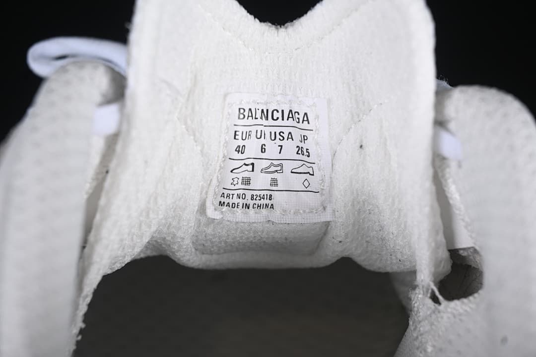 Tongue label showing the photographed shoe size EU 40