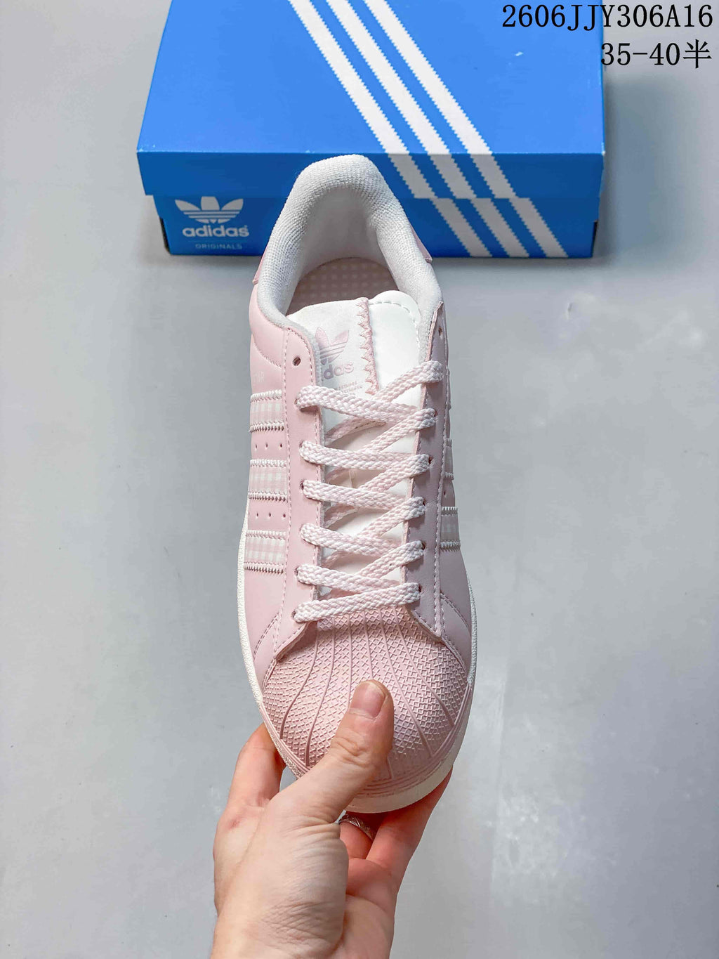Front view highlighting the laces and textured shell toe