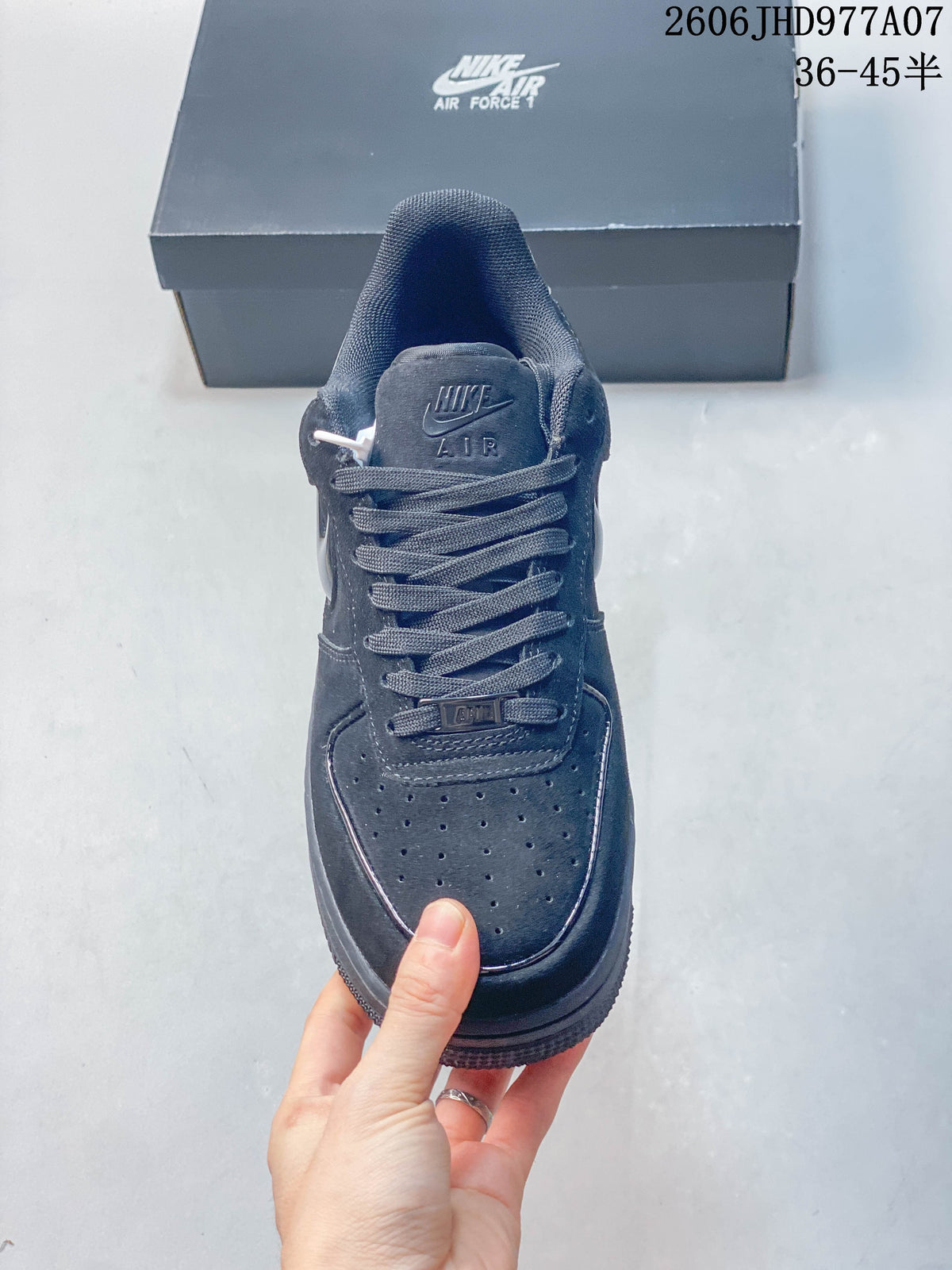 Top view showing laces and perforated toe panel; image overlay lists sizes 36–45.5.