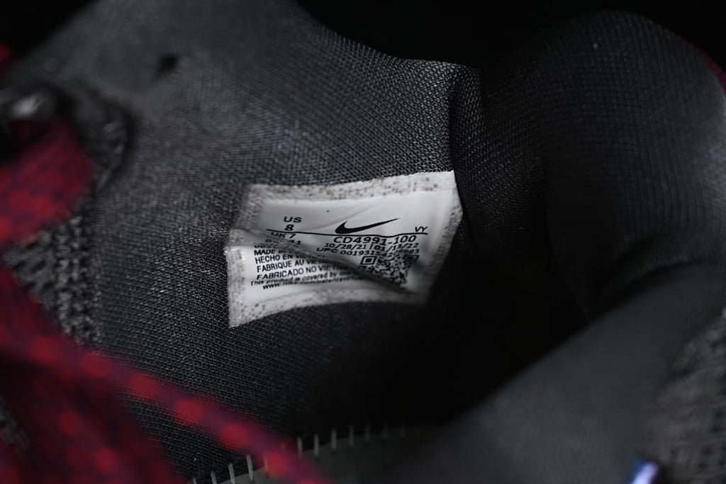 Interior size label showing US 8 and style code CD4991-100.