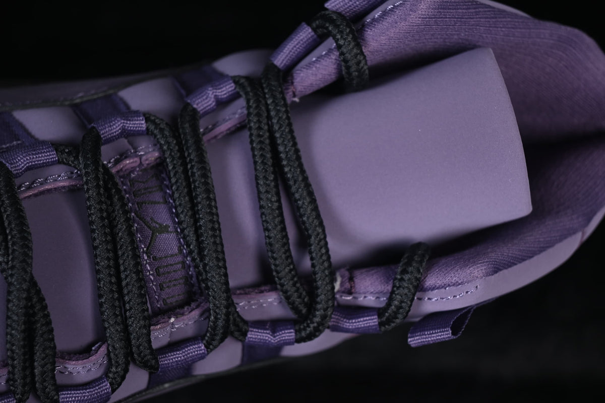 Top detail of the purple tongue and black laces.