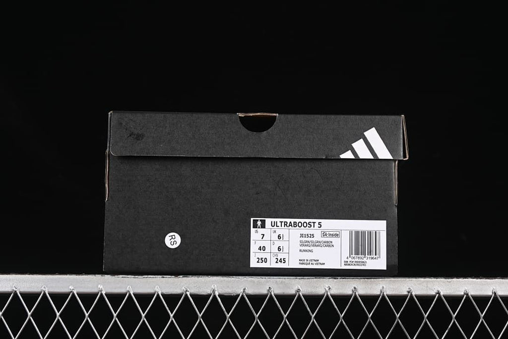 Ultraboost 5 shoe box with label showing model JI1525 and size markings