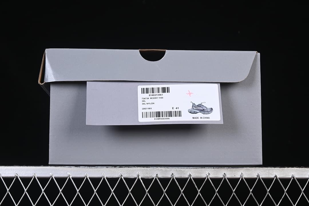 Shoebox label showing grey mix, style W3XNY 1100, and EU size 41.