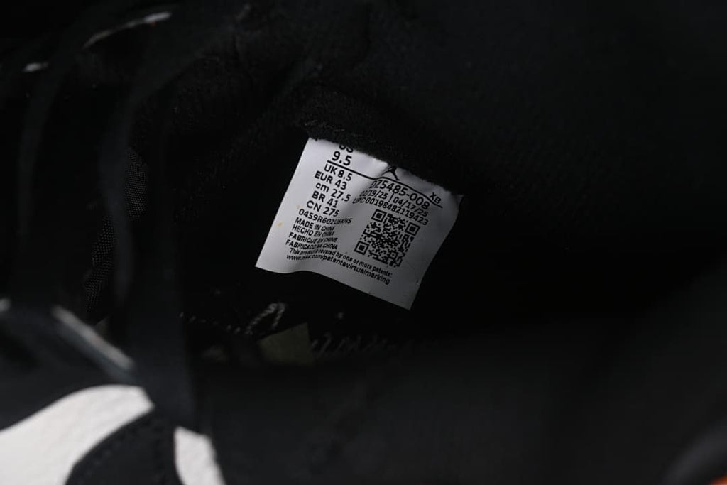 Interior size label showing EU 43 and other sample size equivalents