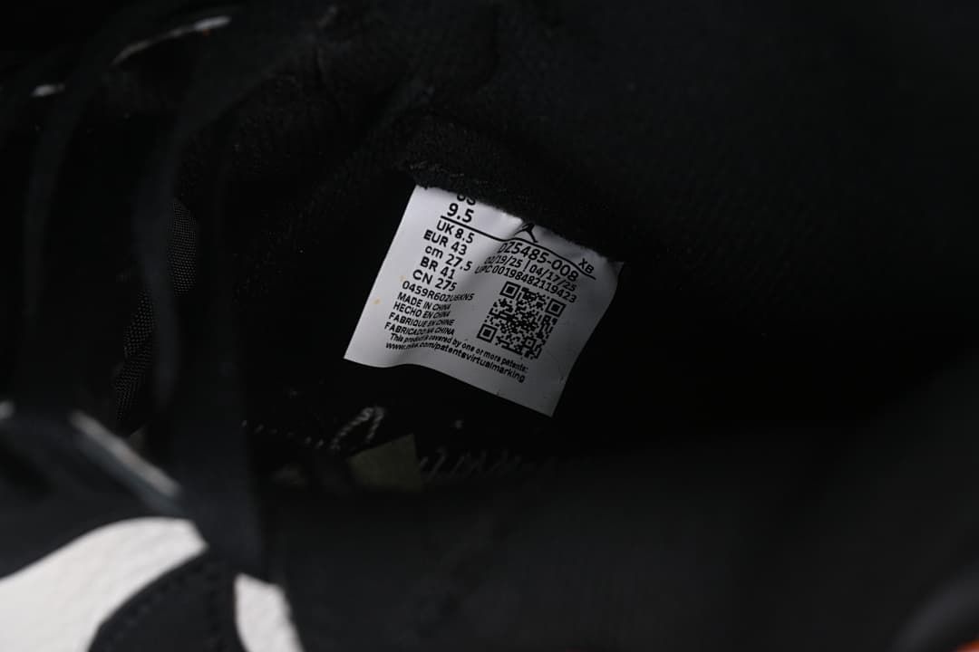 Interior size label showing EU 43 and other sample size equivalents
