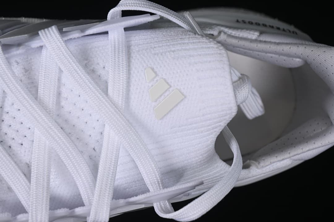 Top view of the tongue, laces, and inner lining.