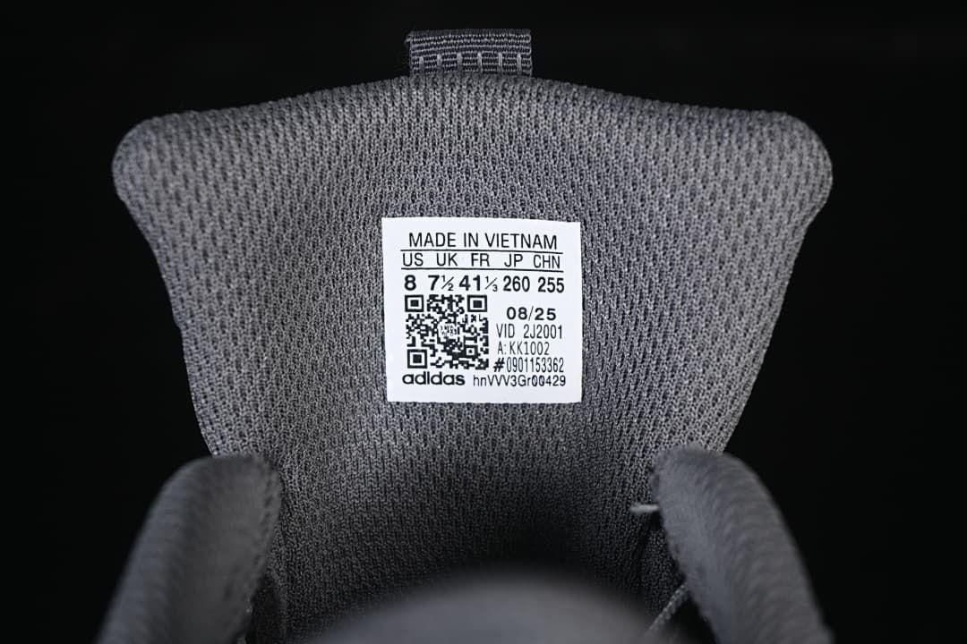 Inside tongue label showing a photographed sample marked US 8, UK 7½, FR 41⅓, JP 260, CHN 255, and model KK1002.