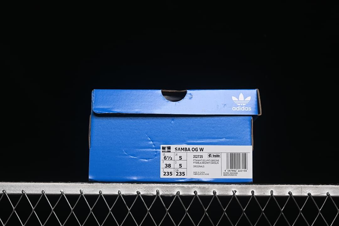 Shoe box label reading Samba OG W, JI2725, and size EU 38