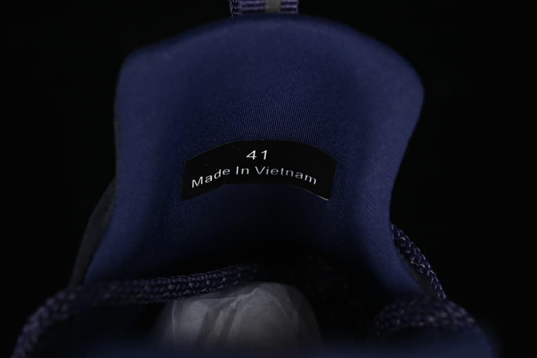 Tongue label showing size 41