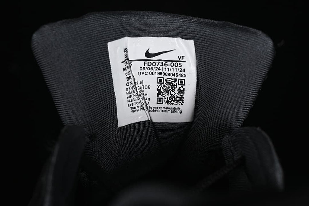 Close-up of the tongue label showing style code FD0736-005