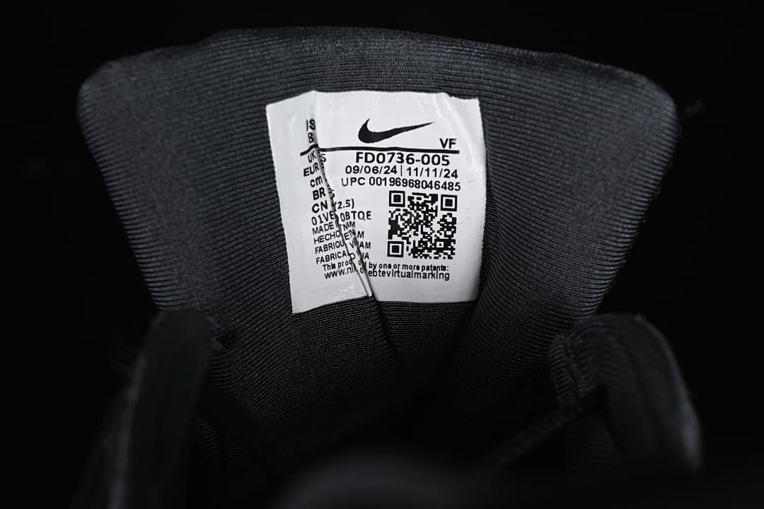 Close-up of the tongue label showing style code FD0736-005
