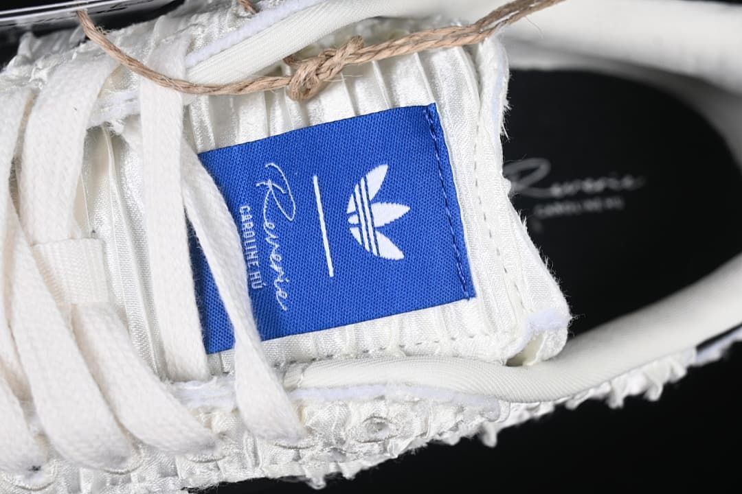 Close-up of the blue tongue label and white laces