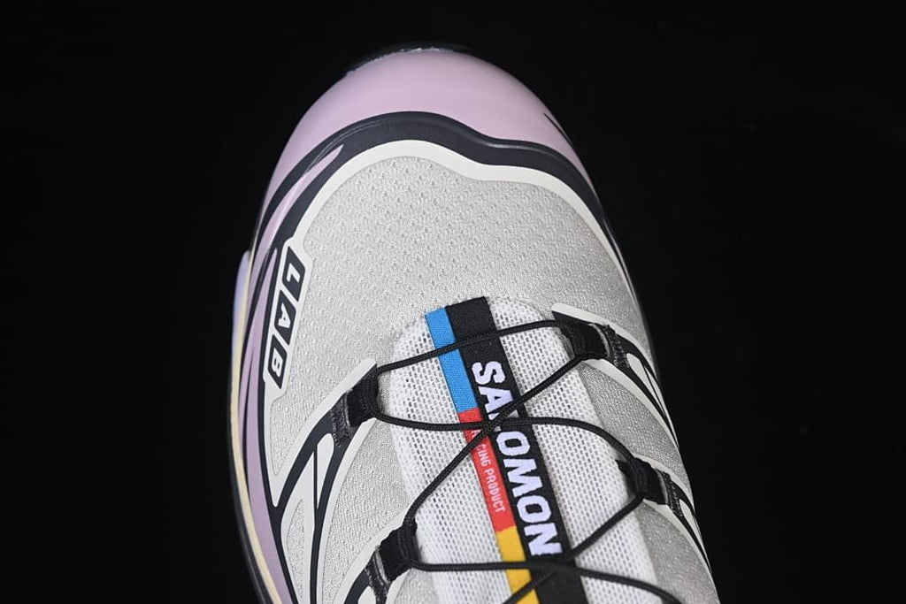 Top view of the toe and lace system