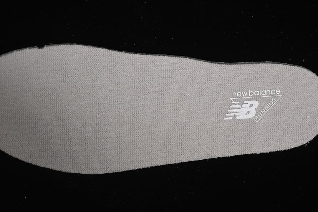 Textured insole with New Balance branding