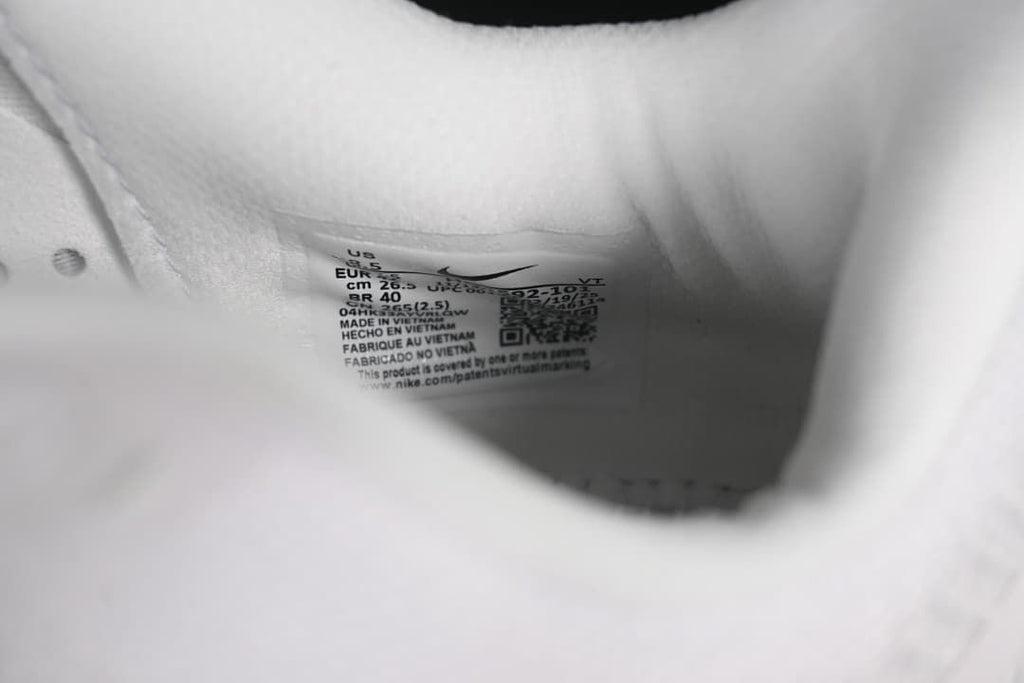 Interior size label inside the shoe; the photographed sample shows EU 40.